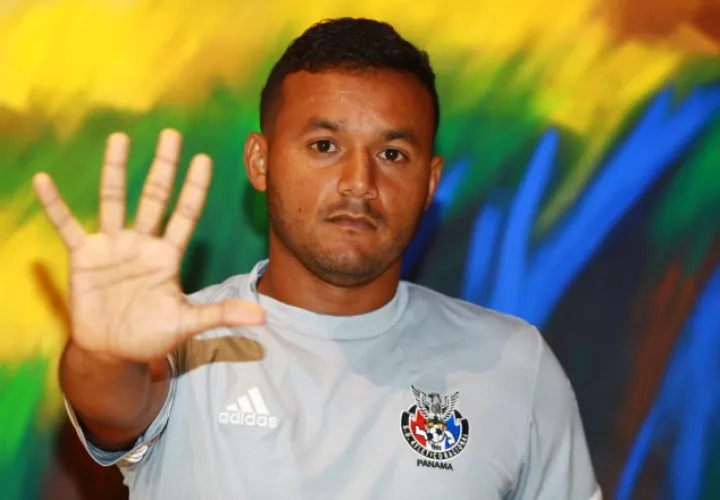 José 'Pit' González, refuerzo del Atlético Nacional, señala la cantidad de goles que promete hacer esta temporada. /Foto Anayansi Gamez