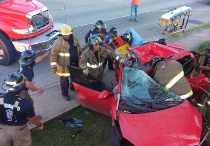 Necesitaron la ayuda de los 'camisas rojas' de Aguadulce. /Foto Elena Valdez