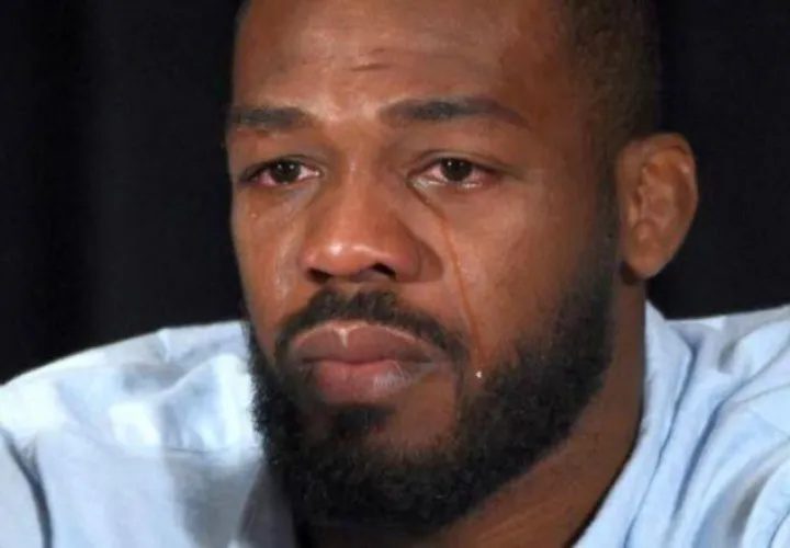 Jones ofreció sus disculpas durante una conferencia de prensa. /Foto AP