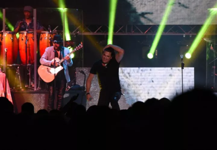 Mucha energía sobre el escenario. 