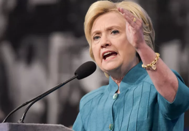 Hillary Clinton busca acercarse a los latinos. FOTO/AP