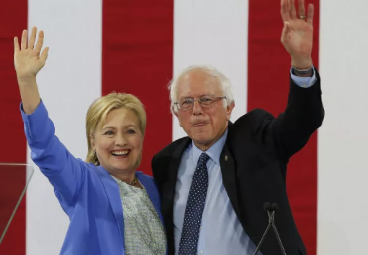 Hillary Clinton y Bernie Sanders. Foto/ EFE