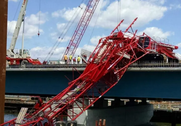 La base de la grúa estaba en el puente inconcluso a través del río Hudson. FOTO/AP
