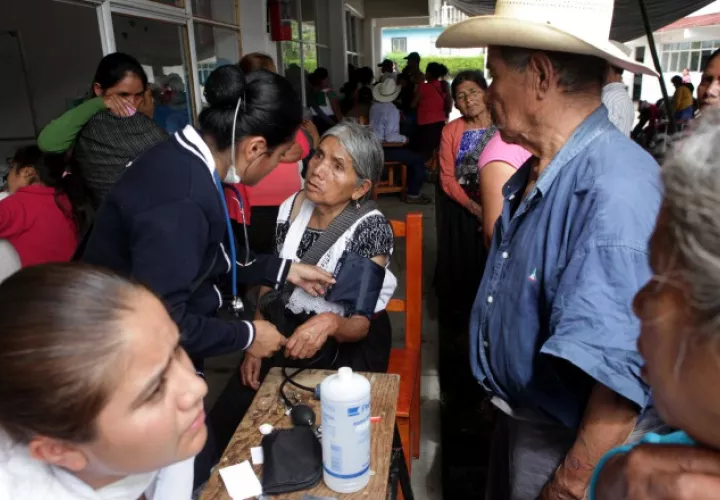 Ofrecen ayuda a los damnificados. /Foto EFE