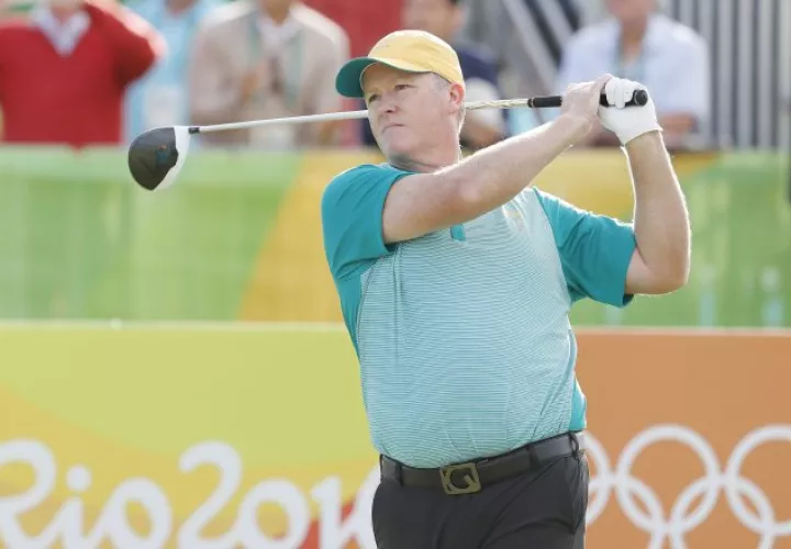 El océanico Marcus Fraser en el "tee" del primer hoyo. /Foto EFE