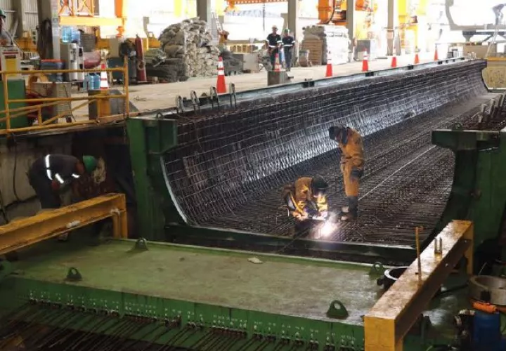 La fábrica de vigas de la línea 1 fue ampliada para la construcción de las que se usarán en la línea 2. /Foto Cortesía
