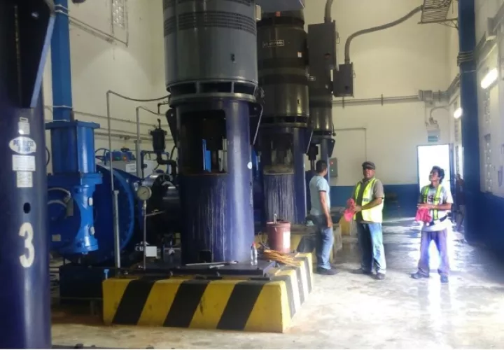 De 260 millones de galones, la planta bajó su producción ayer a  130 millones. /Foto Cortesía