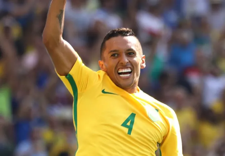 Marquinhos celebra uno de los tantos. /Foto EFE