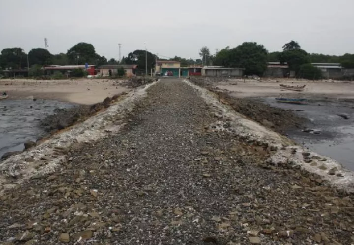 Pescadores destacan la necesidad de que se construya un muelle. /Foto Eric Ariel Montenegro