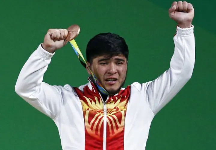 Le quitaron la medalla