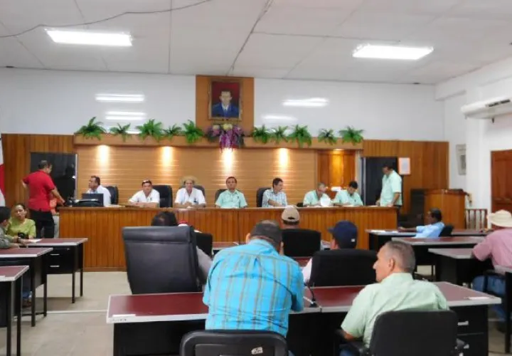 En plena sesión del Consejo Municipal de Los Santos. /Foto Zenaida Vásquez