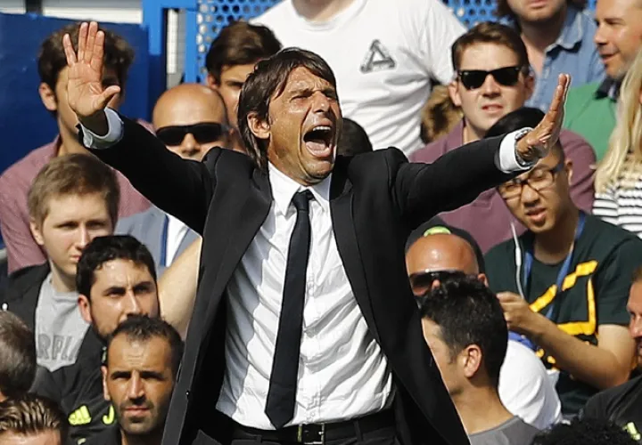 Antonio Conte es el director del Chelsea. /Foto AP