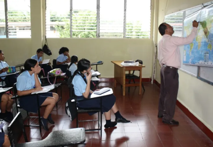La transformación curricular se avanzó hasta llegar a 160 planteles de educación media.  Pero la suspensión ordenada por este gobierno ha impedido que más colegios se sumen a esta actualización. /Foto Archivo 