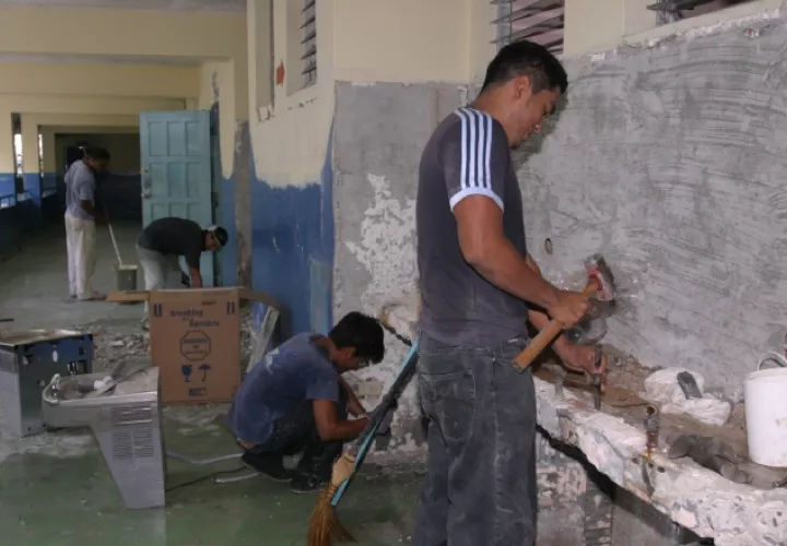 Los representantes del Gobierno han reconocido que no hay celeridad en la reparación de las escuelas. /Foto Archivo