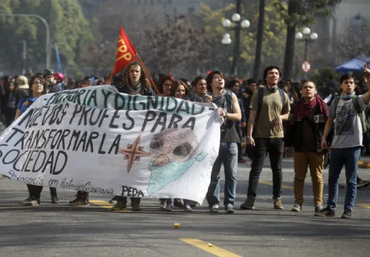 Los estudiantes protestan contra reforma educativa. FOTO: EFE