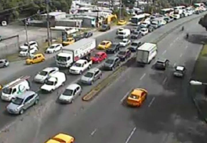Tranque por protesta 