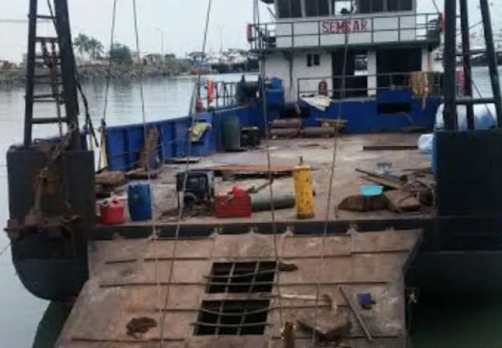 Plataforma desprendida. Foto: Eric A. Montenegro