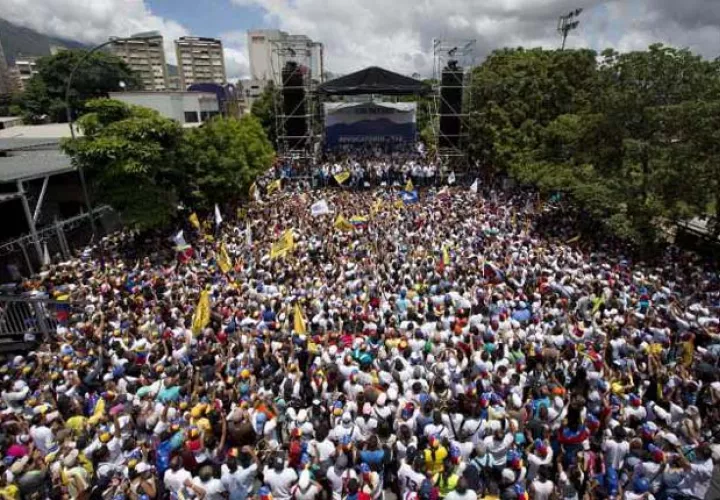 Unas 40 cuadras de la capital venezolana fueron tomadas por miles de opositores al gobierno de Nicolás Maduro. /Foto EFE