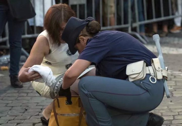 Hubo fuertes medidas de seguridad para entrar a la plaza. /Foto AP 