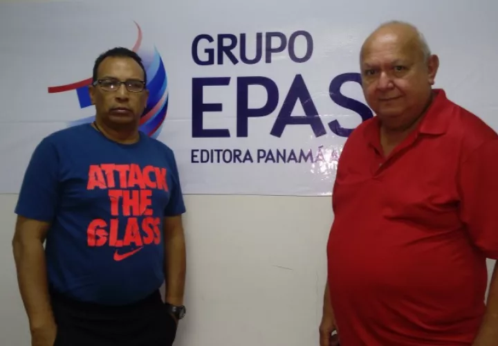 Hipólito Suero (izq.) junto al doctor Carlos Pérez Morales durante su visita a Grupo Epasa. /Foto K. Lara