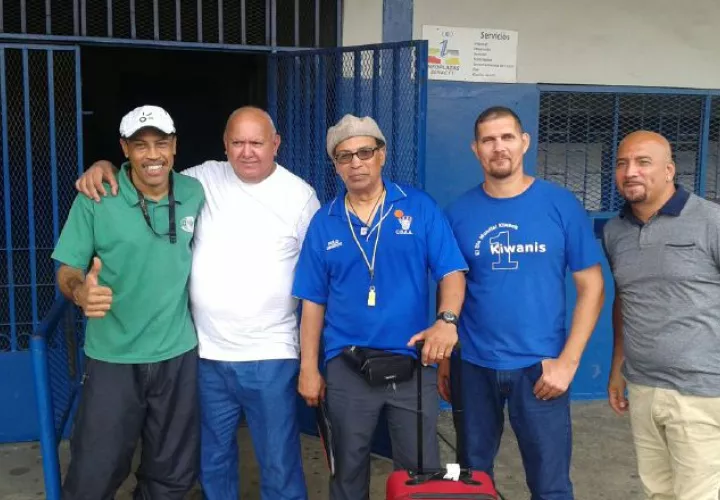 Apoyo: De izquierda a derecha: Juvenal Sinisterra,   Carlos Pérez, Hipólito Suero y Alejandro Thurber durante el evento que se realizó en El Chorrillo.