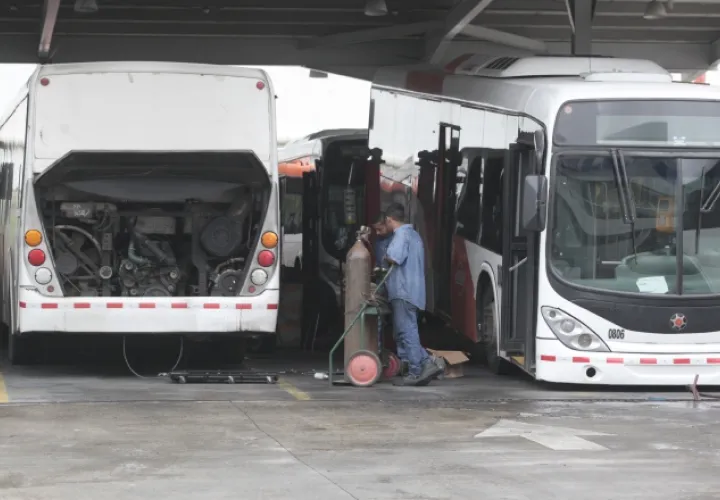 Algunos buses no están en buenas condiciones, dicen usuarios. /Foto Víctor Arosemena 