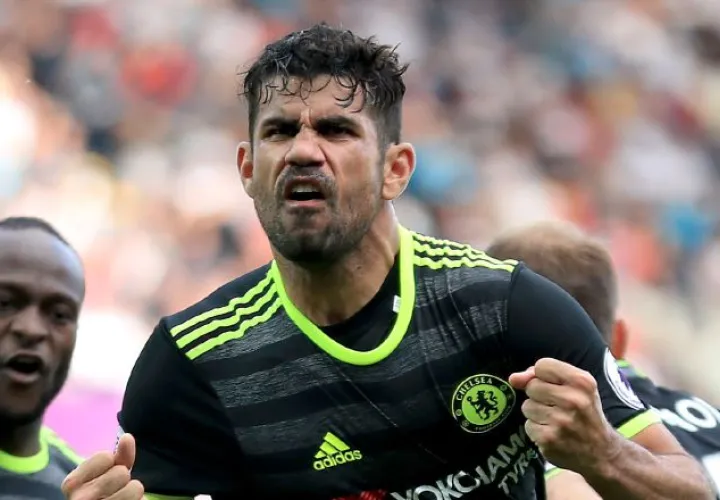 Diego Costa celebra uno de los tantos del equipo del Chelsea, que empató a dos con el Swansea. /Foto AP