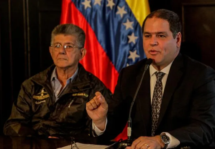 Opositores hacen denuncia pública. /Foto EFE