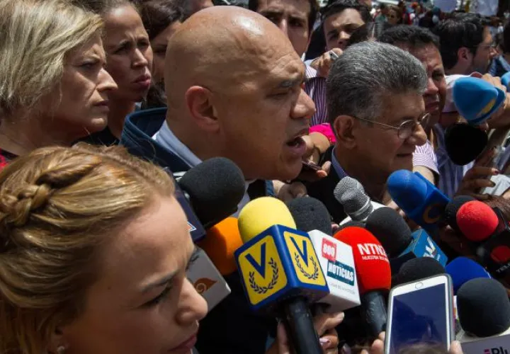 Lilian Tintori, y el líder de la MUD Jesús Torrealba. /Foto EFE
