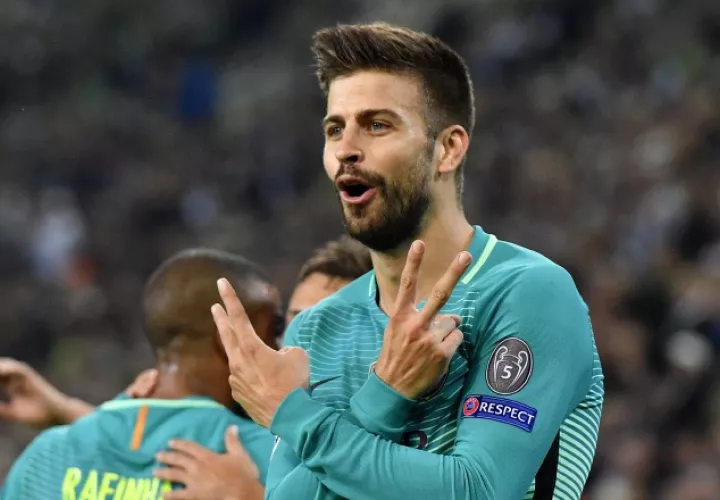 Gerard Piqué celebra el tanto  que le dio el triunfo al Barcelona. /Foto AP