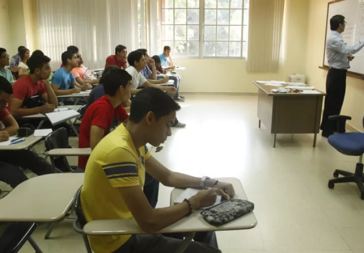 Eduardo Flores toma hoy posesión como rector de la UP. 