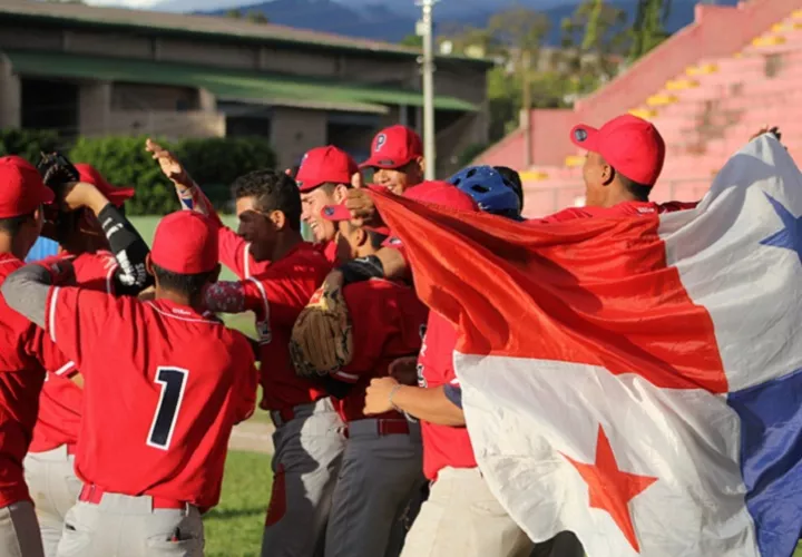 Jugadores celebran el título. Foto/Pandeportes