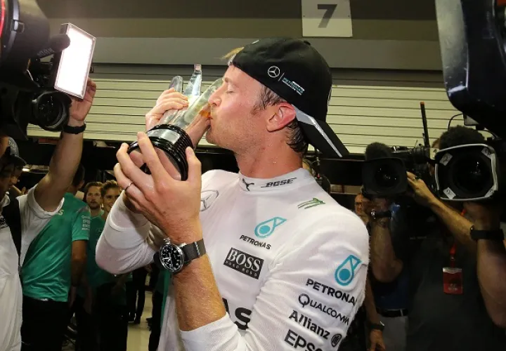 Rosberg ganó por delante del australiano Daniel Ricciardo. Foto/AP