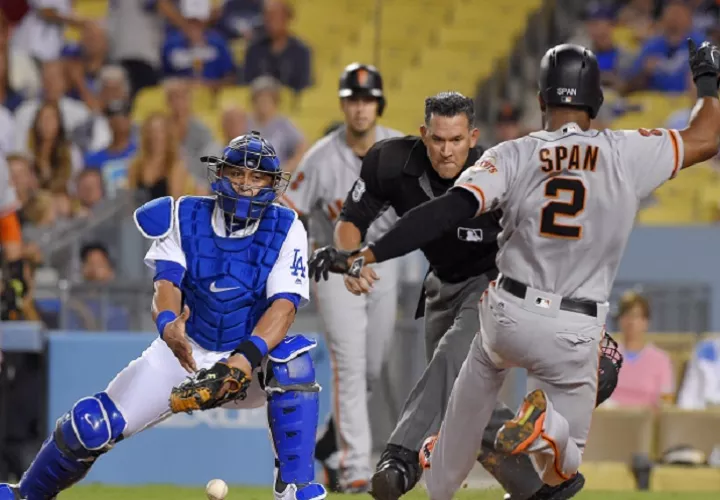 Carlos Ruiz en acción. Foto/AP