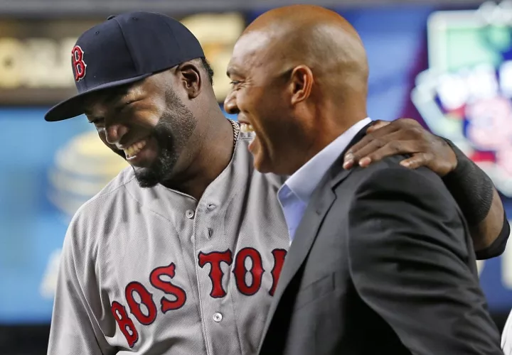Rivera y Ortiz se dieron un abrazo. Foto/AP