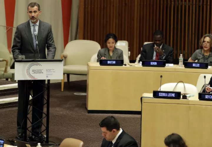 El rey de España, Felipe VI (i), pronuncia su discurso durante una cumbre para abordar la crisis de los refugiados y la situación de los migrantes, en la sede de la ONU en Nueva York. Foto: EFE