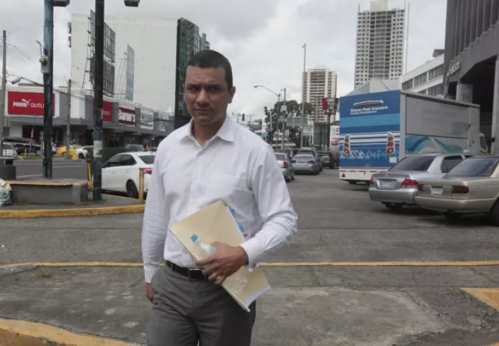 Jayson Pastor: El exgerente de la Caja de Ahorros Jayson Pastor, se apersonó ayer al edificio Avesa para rendir indagatoria. La diligencia se reanudará hoy, desde las 9:00 a.m. A su llegada, Pastor estuvo acompañado por su abogado. 