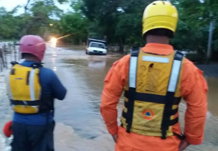 Personal realiza monitoreo en La Loma de Quebro. @Sinaproc_Panama 