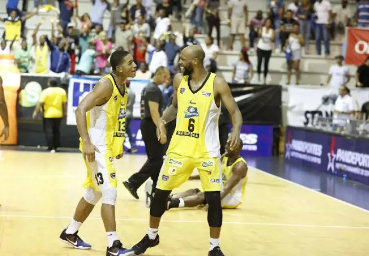 Tyler  Gaskins (izq.) e Isaac St. Rose , líderes de los Correcaminos.  Cortesía LPB