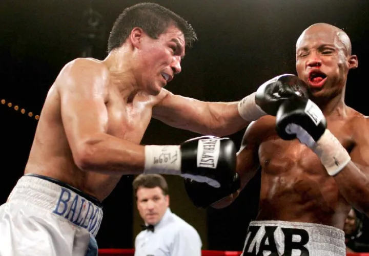 Carlos "Tata" Baldomir (izq.) enfrentó a Zab Judah. /Foto AP