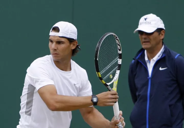 Rafael Nadal (izq.) junto a su tío Toni Nadal. /Foto AP