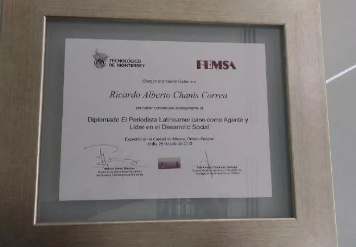 Correa obtuvo su título con honores en Monterrey, México. /Foto Cortesía