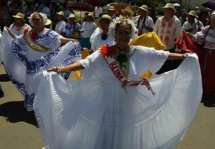 María Alejandra Franco Castillo, reina del desfile folclórico y de la pollera. Foto: José Adames