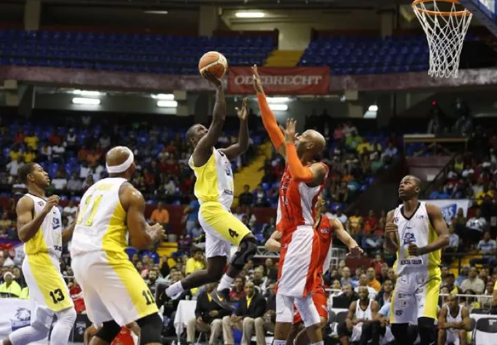 Los colonenses ganaron la LPB al vencer a los Caballos (77- 64). /Foto Fepaba