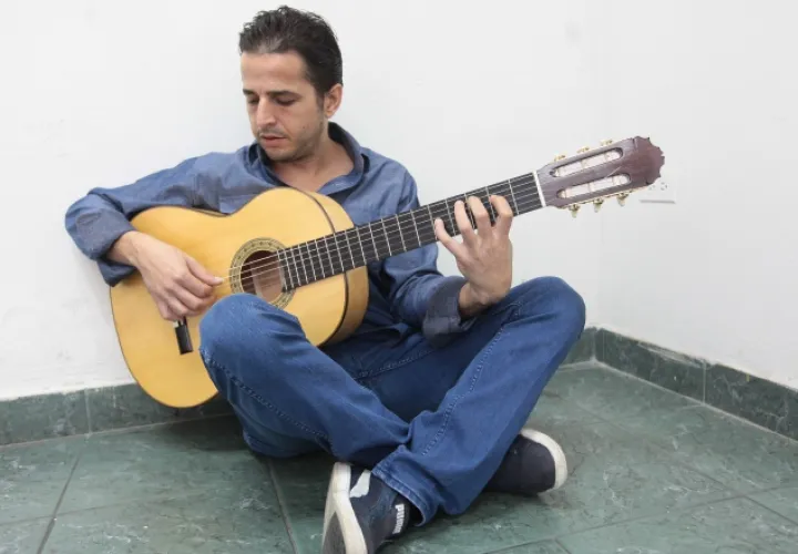 Ángel Ruiz.  En el Chicago Flamenco festival compartió escenario con  Raquel Heredia  "La Repompilla" y Patricia Núñez "La Tirana". /Foto Anayansi Gamez.