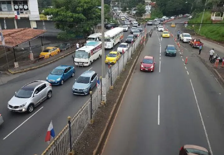 El tráfico hacia la capital desde Panamá Oeste es sumamente denso todos los días. /Foto Eric A. Montenegro