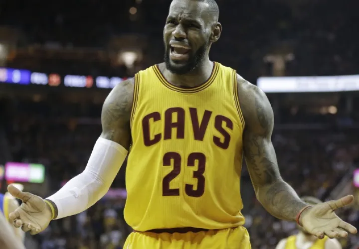 LeBron James va por otro récord más en su ilustre carrera en la NBA. AP