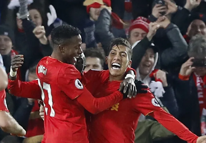 Celebran el tercer gol. /Foto AP