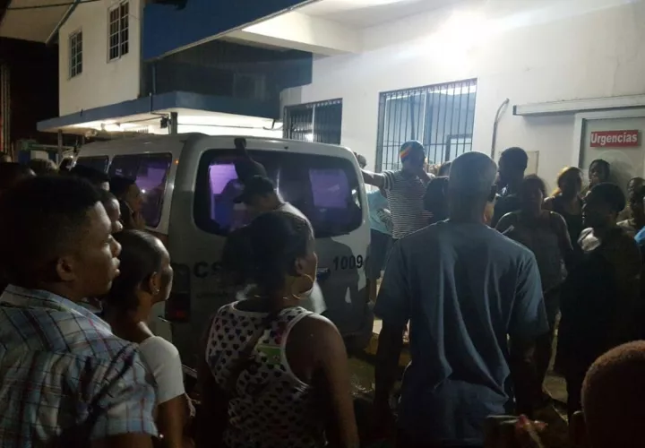 Familiares de los afectados en el hospital. Foto: Delfia Cortez. 