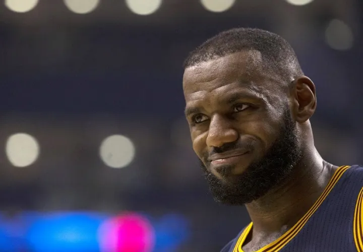 LeBron James apoyó a Clinton. Foto/AP
